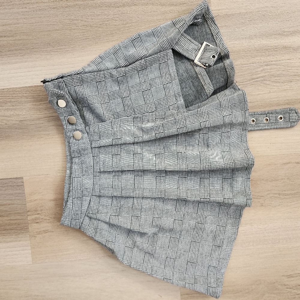 Grey pleaded skirt